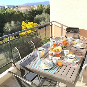  Appartement 3 Pieces, Refait A Neuf, Standing, Piscine, A Pieds France